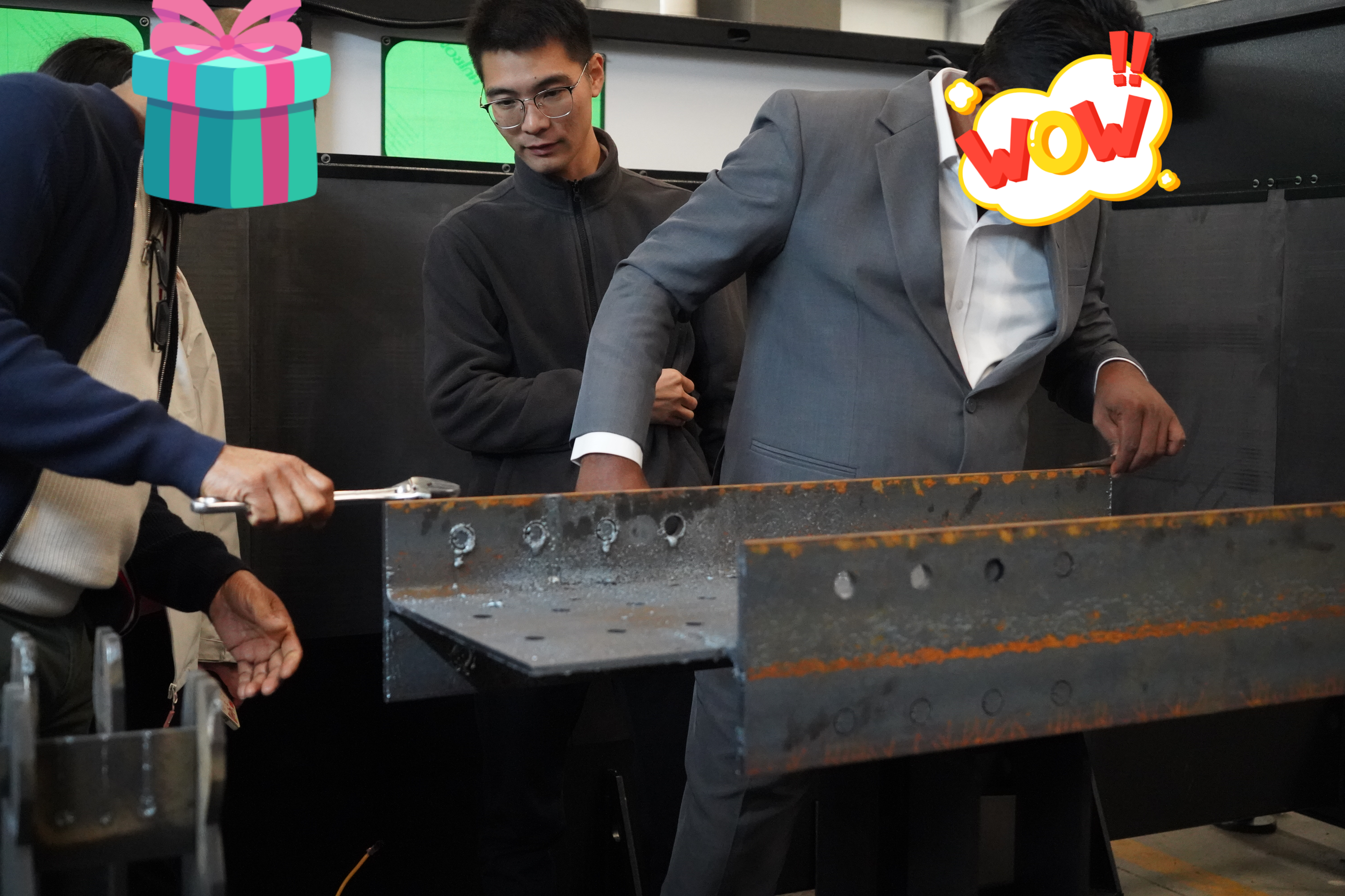 Các đối tác quốc tế của chúng tôi đã đi hàng ngàn dặm để đến thăm nhà máy của chúng tôi và chứng kiến ​​sự kỳ diệu của công nghệ cắt laser!